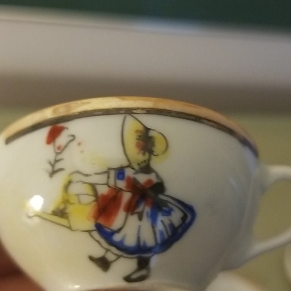 8 piece child's tea set. Fair condition. Vintage. - Picture 2 of 7